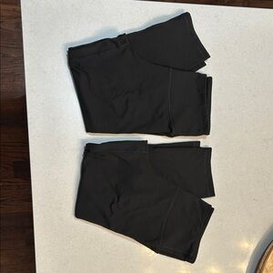 2 pair Old Navy Women’s Cropped Black Active Leggings - size M